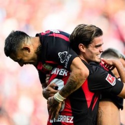 Bayer 04 Leverkusen verslaat RB Leipzig met 2-0 in thuiswedstrijd Bayer 04 Leverkusen verslaat RB Leipzig met 2-0 in thuiswedstrijd